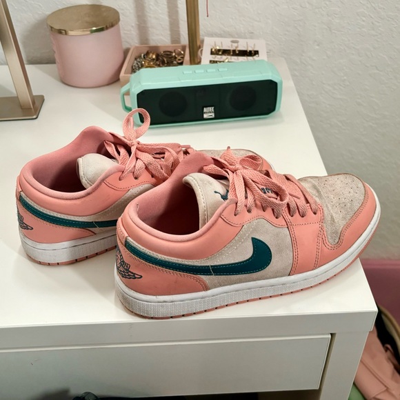 Jordan 1 - Picture 2 of 5